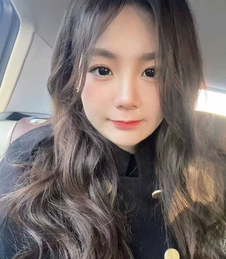 超高颜值极品美女  直接在商场