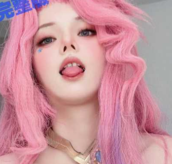 二阶堂女神变身极品萨勒芬妮！修长美腿