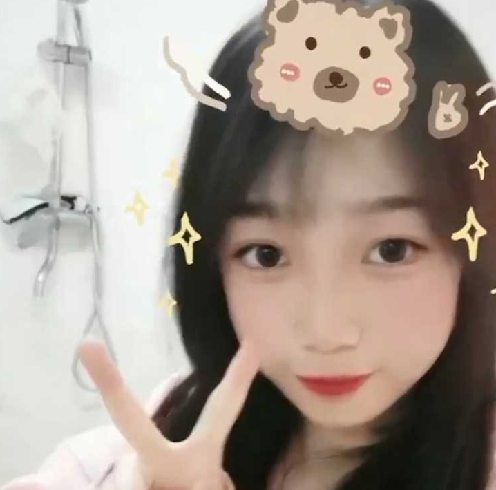 极品反差曝光！表面清纯的美大学生竟在