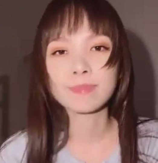 v日本高颜值极品身材少女