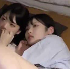 超嫩学生妹 清纯女高穿JK制服 和闺蜜一起服