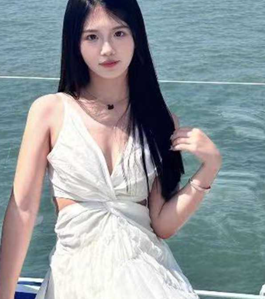 超嫩小学妹 吃鸡 下海 黑丝美腿