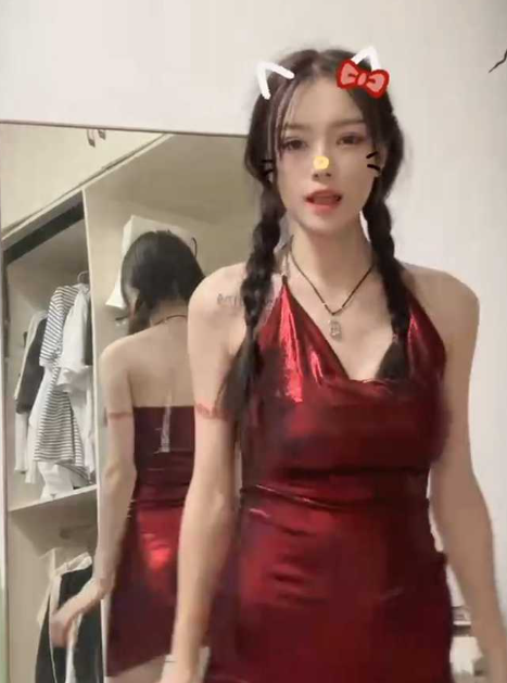 河南周口市毛亚云 不还钱被曝光 高颜值性感小美女 身材纤细修长