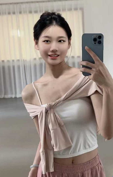 韩国清纯女大学生被财阀富哥1 甜美形象崩塌