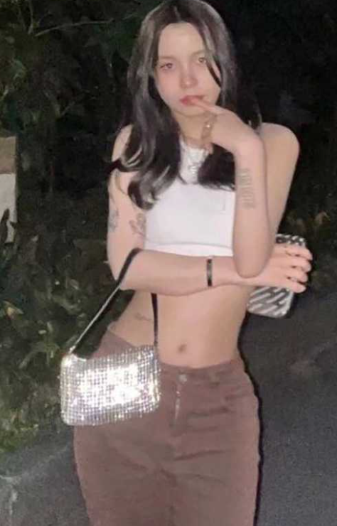 艺校极品身材舞蹈生 阳光清纯型性感尤物 白天女神晚上