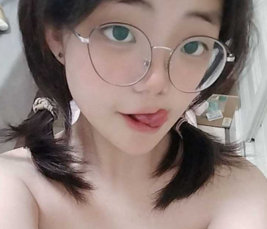 推特03年极品嫩妹 琳宝 可爱呆萌眼镜妹