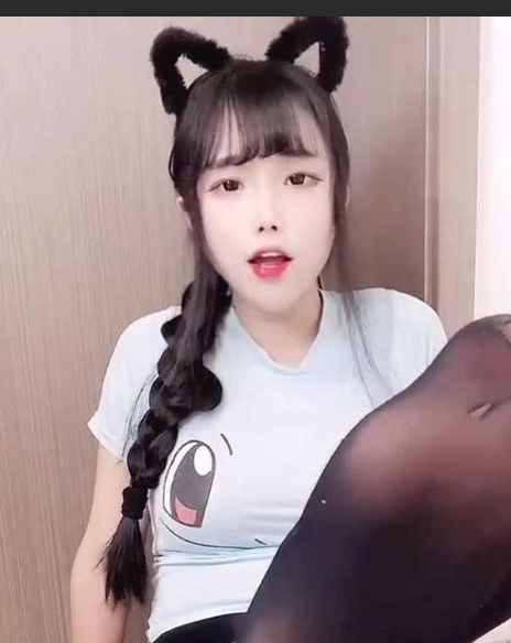 快手清纯嫩妹婉莹莹 外表萌妹内心