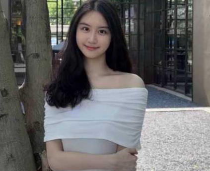 瓜友投稿 极品娇嫩可爱女友生病头疼