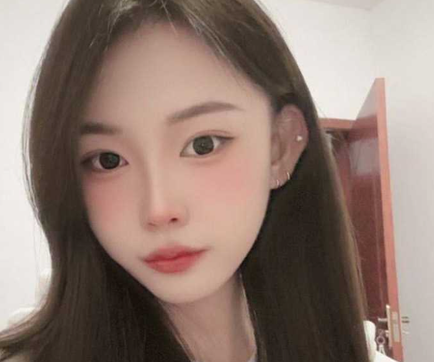 广东财经大学陈姝丹 高颜值性感大二学生妹 背着男友到处