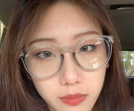 湖南农业大学眼镜娘学生妹 周雨佳