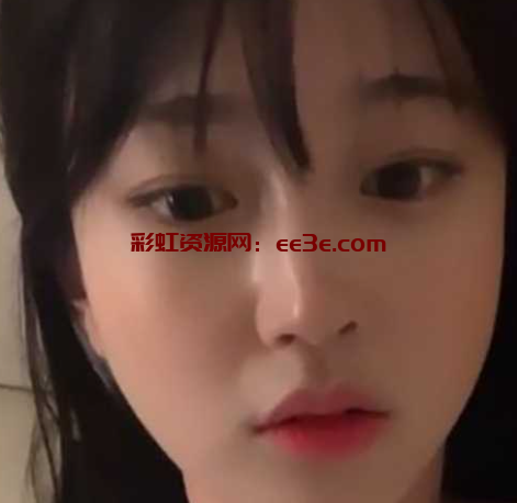 韩国清纯绿播美女直播时不慎走光