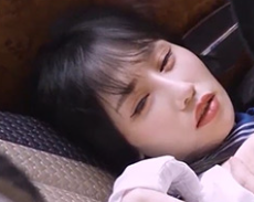 台湾性感御姐 穿着制服在公交车上 当着数人的面被各种