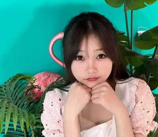 南京师范大学何骊秀 高颜值反差学生妹