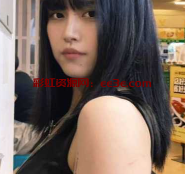 1大神表姐住我家 黑丝美腿曲线身材 首次感受