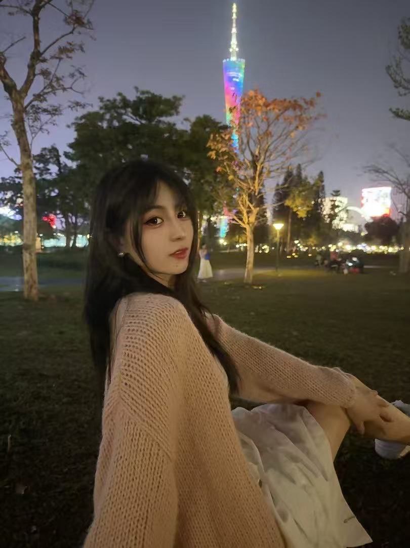 AF17     省份：广东     城市：广州     年龄：21     身高：165     体重：90     罩杯：B     职业：上班     是否chu女：否     能否飞外地：周边省市     能否CG：否     能否过夜/同居：可     能否口/无T：?️口 套看情况     能否SM：否     期望月薪（可分几次）：20天4w，3天1w     每月陪伴天数：3-20天     自我加分项（很重要）：朋友都说长得像张柏芝     介绍费：9888 #TX21