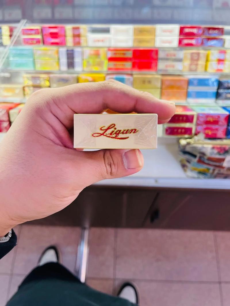 【新版】硬红长嘴利群