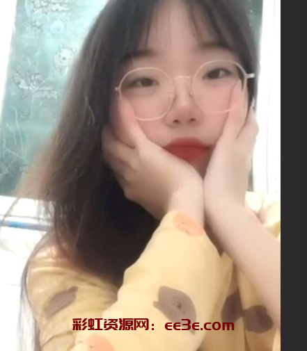 高颜值反差学生眼镜妹 出租屋