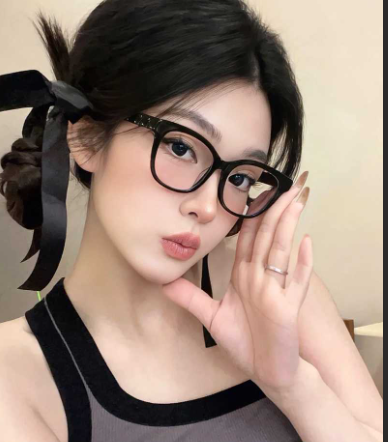 抖音美女主播 刘Real 竟在直播间做