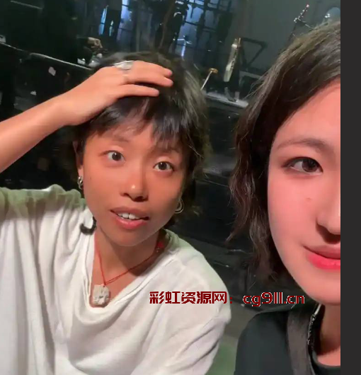 蛙池乐队女主唱 金依依