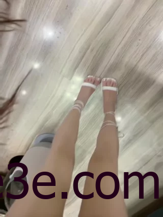 艾拉·isla牛仔裤写真精选，微密圈时尚风格搭配分享