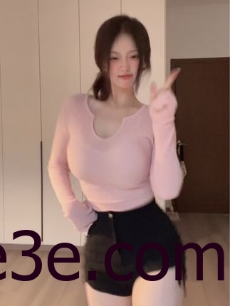 肉感颜值博主好多肉作品，丰满身材搭配独特风格