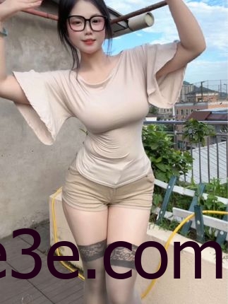 探秘抖音红人娇妻肉巴，微密圈的肉感女神与时尚潮流