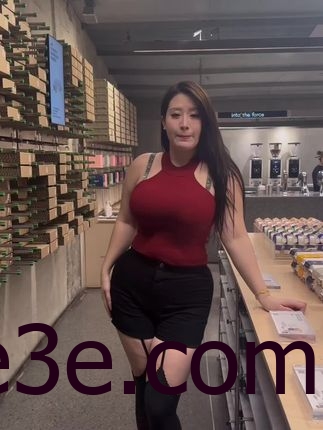 正能量制作牛奶秋刀姨视频，黑蝴蝶VS白蝴蝶谁更受欢迎？