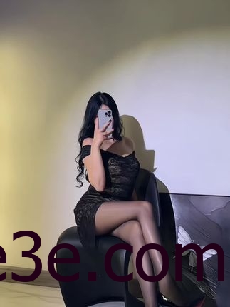 保守的妻子怼镜吊带袜三套图，微密圈的经典作品赏析