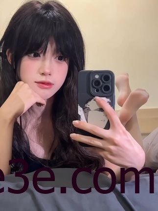 抖音美女晴天小猪本猪微密圈作品，独特穿搭与精彩文案的完美结合