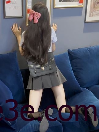 草莓酸奶微密圈作品JK短裙穿搭，展现青春活力与时尚魅力