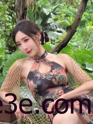 王馨瑶粉色上衣白色包臀裙图片欣赏，时尚穿搭的魅力