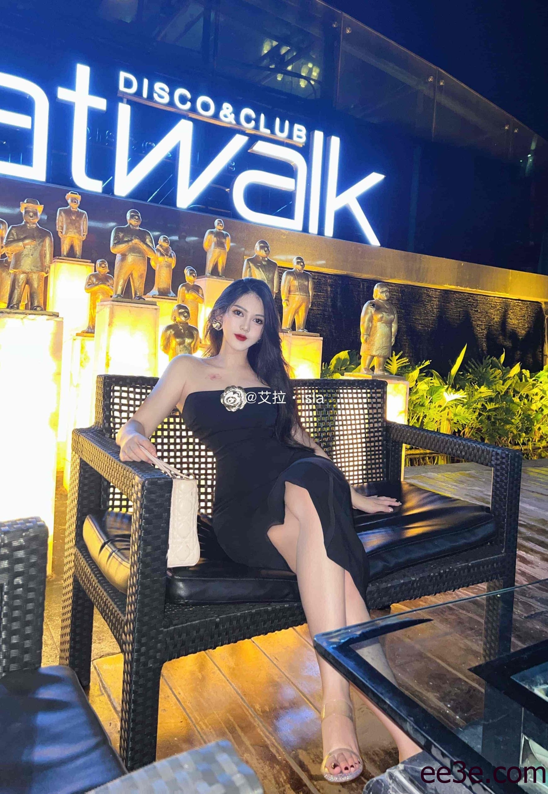 艾拉·isla微密圈作品牛仔裤资源展示，引发关注和热议