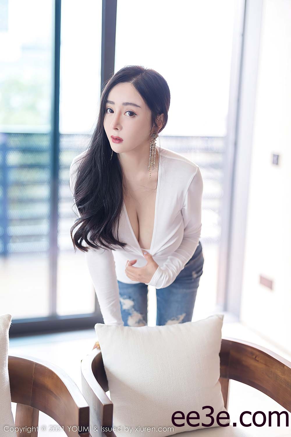[YouMi尤蜜荟] VOL.726 牛仔裤与白纱上衣 允爾