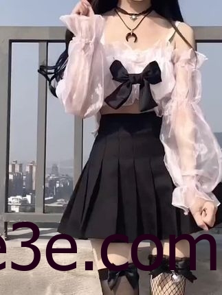 抖音时尚达人雪嘤公主微圈作品征服粉丝，穿搭风格独特