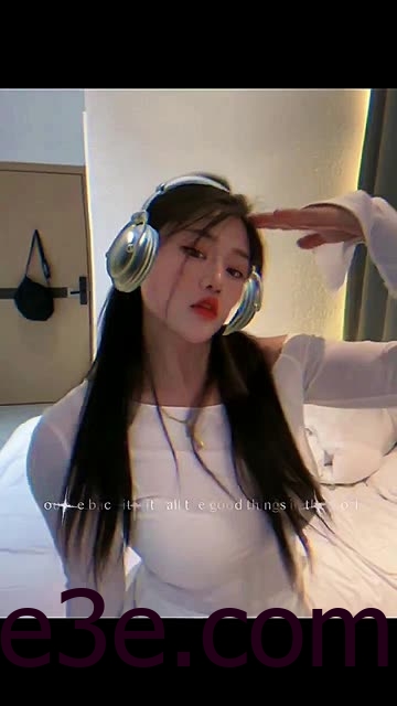 机智可爱肤白貌美的大兔兔的粉丝互动，她如何与粉丝互动？