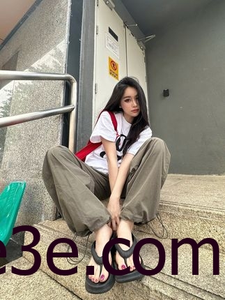 Sia不吃鱼姿势越怪照片越爱，微博网红Sia独特魅力