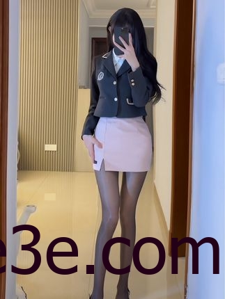 抖音猫梨梨cc微密圈照片，简约又时尚的穿搭风格