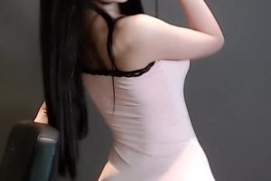 虎牙女主播直播劲舞大摆锤