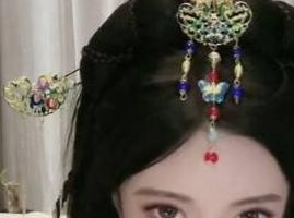 虎牙 酒神音 土豪花 12 分 54 秒仔细了解她 尤其是后背中间字1纹身