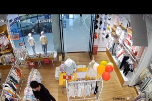 突发！南宁万达茂广场 男子连刀女子十多下 秒变情人劫