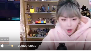 斗鱼一姐 周淑怡 直播整活加 AI 换脸 明示大家可以随便冲 并乐在其中