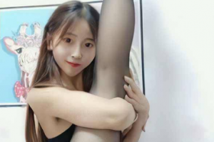 快手 21W 粉丝一字马女神「奥利圆妹」极品翘臀气质小美眉视频