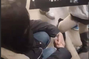 湖北武1 石佛寺中学女生被围殴事件 还拿砍刀威胁！