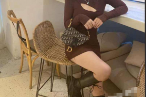 精品自拍！小情侣激情自拍  丰满小女友！