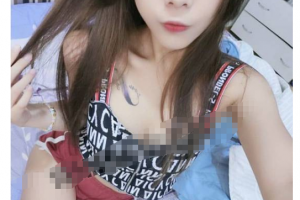 极品反差 精神小妹玩户外 公交车露出 厕所 家中