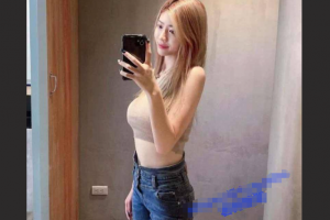 不知名校花级别美女 私密自拍遭泄漏