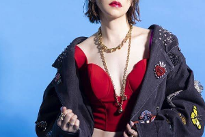 网传疑似 徐若瑄 代理特斯拉自动驾驶广告 与男友车上激情