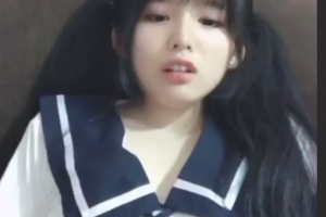 网红爆瓜～稚萌网红【超困兔兔君】被榜一大哥1指挥定制 超 视频曝光【10 分钟完整版】