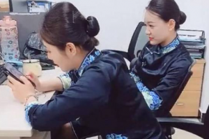 二次更新 好白菜都让猪拱了～佛山房产经理吴志雄威1利诱拿下 18 岁旗袍销售小妹【超完整高清视频】