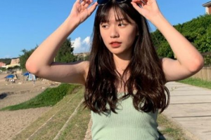 17岁MIT高中妹甜度很可以！一眼被看穿「身材颜值已完熟」回眸一笑太诱人：极品！